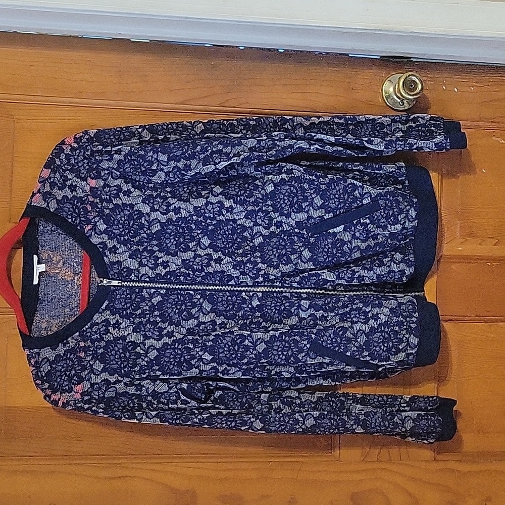 NWOT Blue and white lace jacket. Size large.